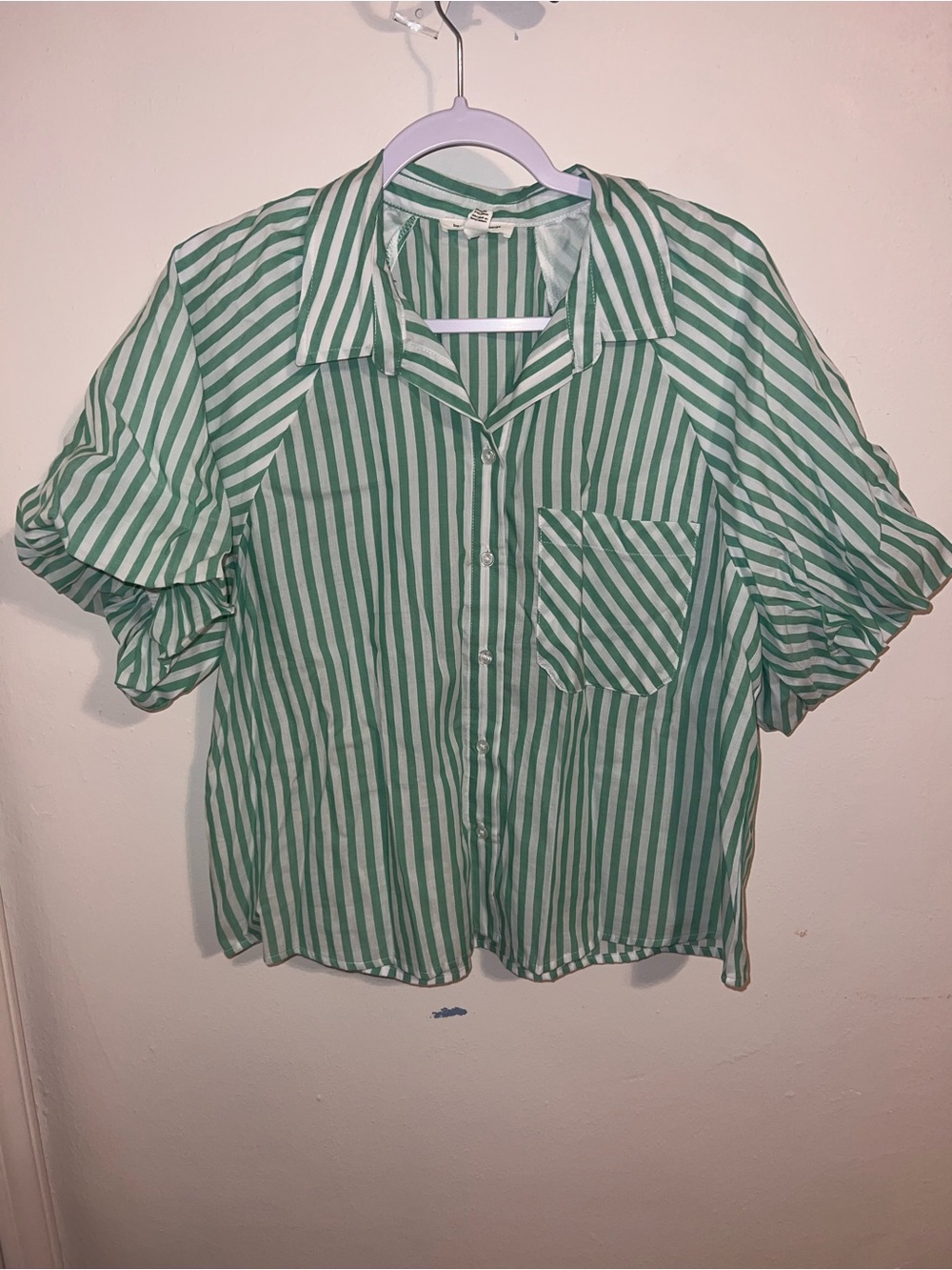 beachlunchlounge Green and White Striped Short Sleeve Button-Down